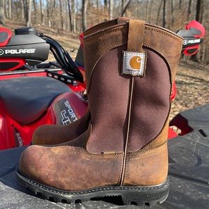 Woman Carhartt boots in brown size 10